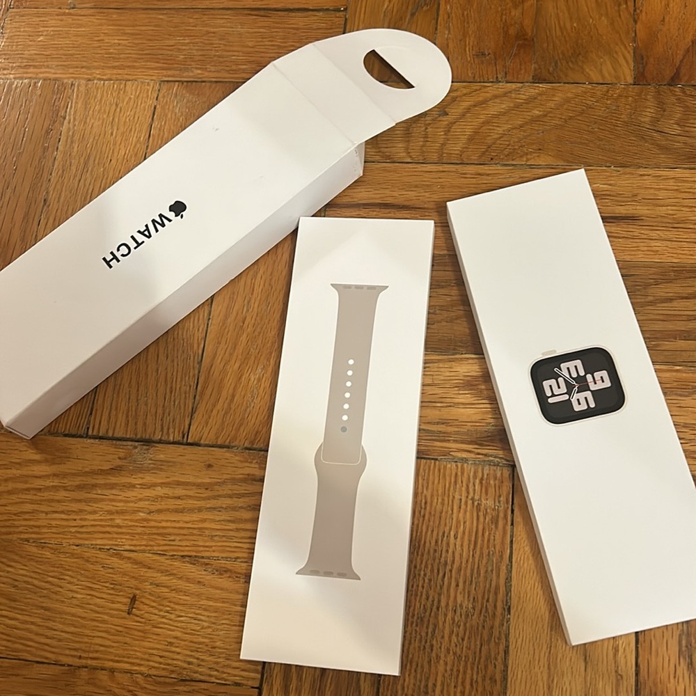 Apple Watch SE 2nd Gen 40mm Starlight Aluminum S/M Sport Band Box